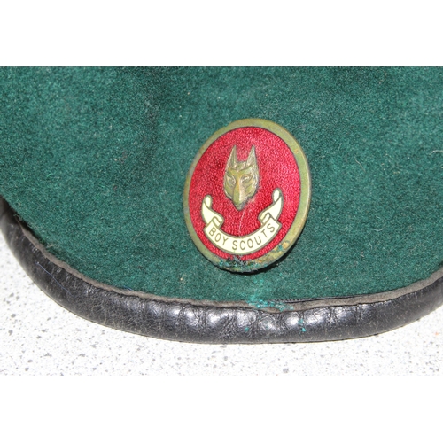 1413 - Qty of assorted vintage Scouts related items to inc belts, badges, patches & Berets etc