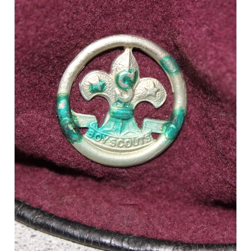 1413 - Qty of assorted vintage Scouts related items to inc belts, badges, patches & Berets etc