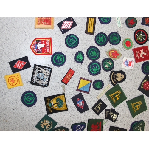 1413 - Qty of assorted vintage Scouts related items to inc belts, badges, patches & Berets etc