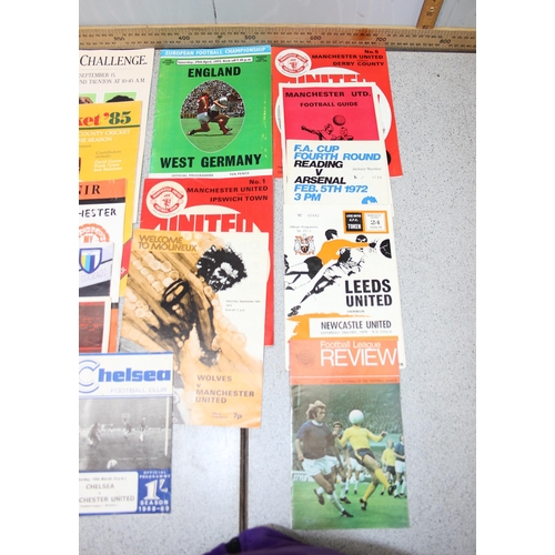 558 - Qty of assorted sporting and other programmes to inc football, Wimbledon, etc