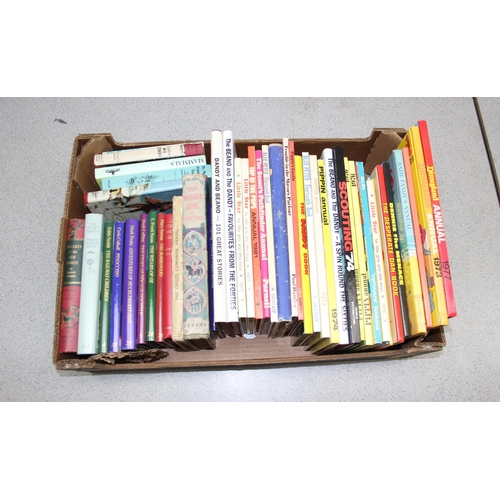 561 - Collection of children's annuals and other books to include Desperate Dan and Beano approx 35 in tot... 