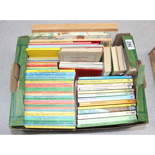 562 - Collection of approx 25 Ladybird books and others to include 4 Observer books approx 70 in total