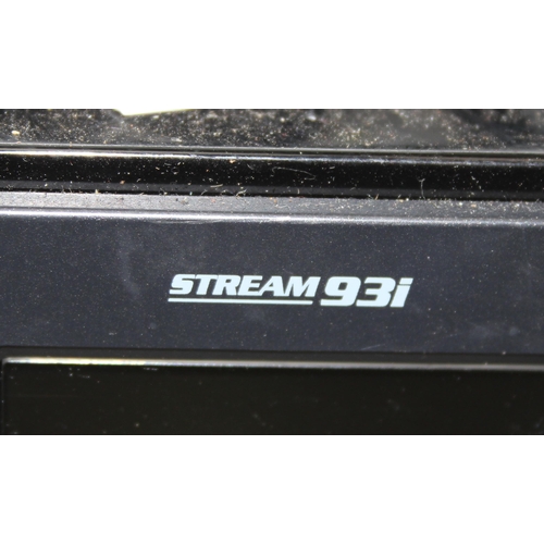 800 - Roberts Stream 931 radio