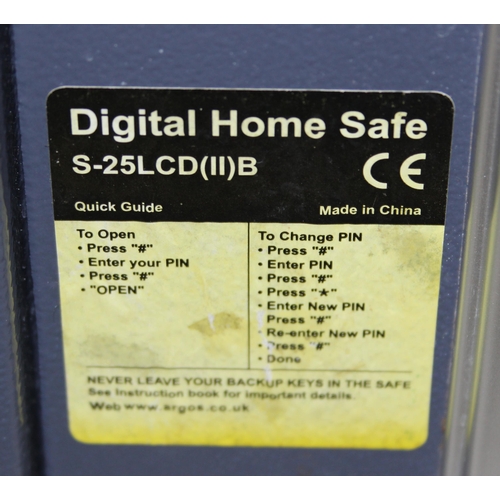 857 - Digital combination safe, with combination