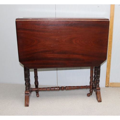 87 - An Edwardian drop leaf Sutherland table