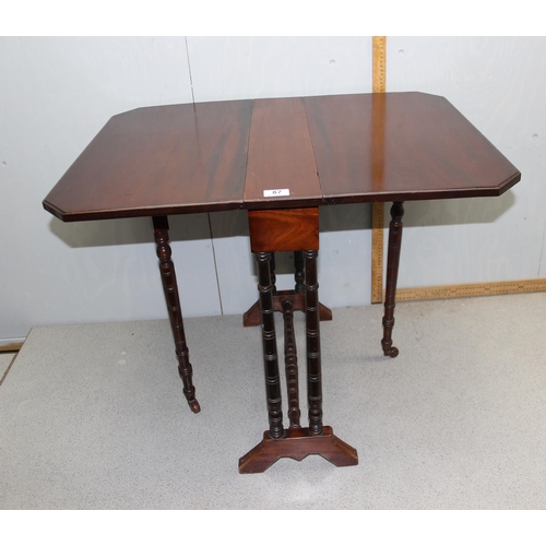 87 - An Edwardian drop leaf Sutherland table