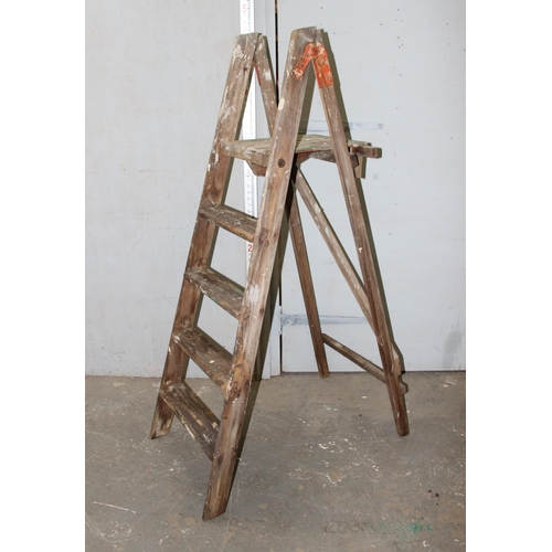 88 - Vintage wooden step ladder