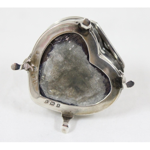 1034 - A small silver heart shaped trinket box, Birmingham 1905, makers mark rubbed, approx 45mm wide