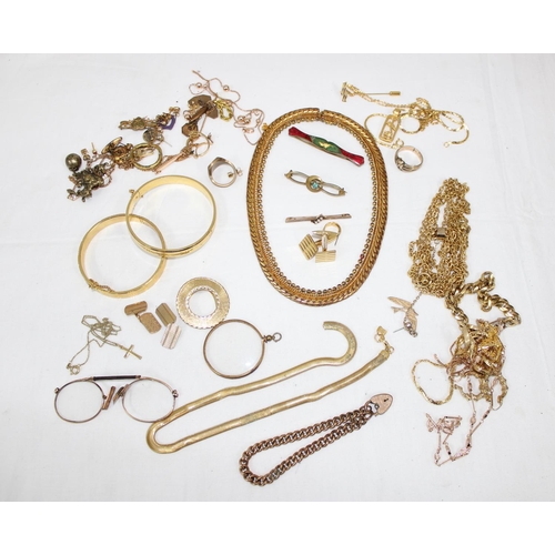 1100 - A large qty of assorted gold plated jewellery to inc Butler & Wilson