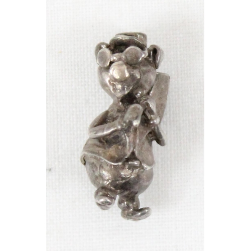 1104 - A small silver pendant or charm formed as a pig hod carrier