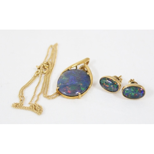 1114 - An 18ct gold mounted black opal triplet set comprising of a pendant on an Italian 18ct gold chain an... 