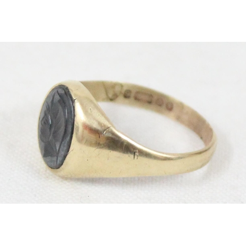 1131 - 9ct gold signet ring set with a carved onyx intaglio of a Roman soldier's head, marked for London 19... 