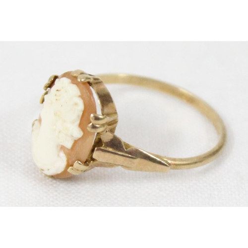 1132 - 9ct gold mounted shell cameo ring, approx size R, approx 2.03g gross