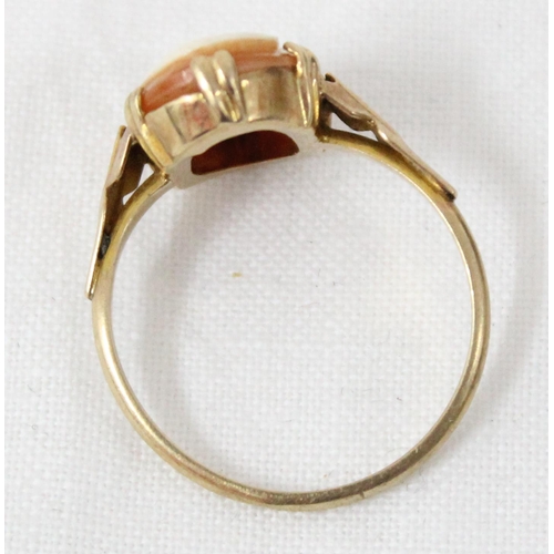 1132 - 9ct gold mounted shell cameo ring, approx size R, approx 2.03g gross