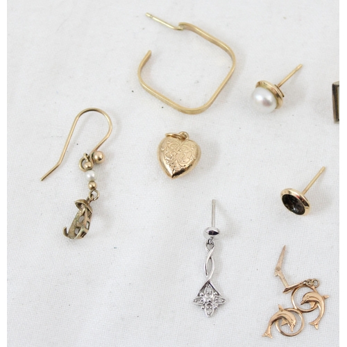 1154 - Qty of assorted gold jewellery, approx 1g of 14ct gold and 4.6g of 9ct gold, mainly single earrings ... 