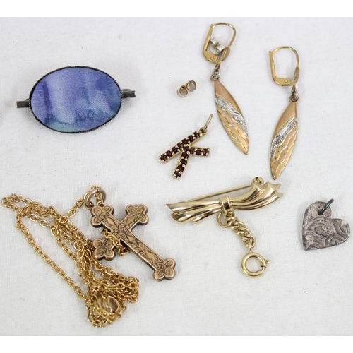 1154 - Qty of assorted gold jewellery, approx 1g of 14ct gold and 4.6g of 9ct gold, mainly single earrings ... 