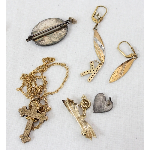 1154 - Qty of assorted gold jewellery, approx 1g of 14ct gold and 4.6g of 9ct gold, mainly single earrings ... 