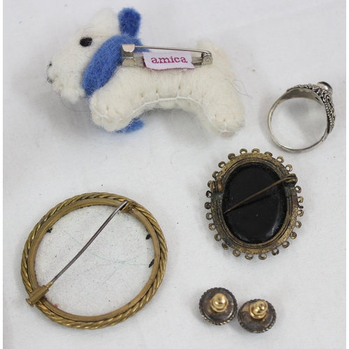 1156 - Small qty of assorted vintage jewellery to inc an interesting Bilston enamel on copper type brooch a... 