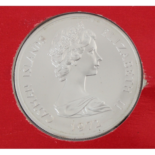 1192 - 1972 sterling silver Cayman Islands $25 coin in original packaging, approx 51.35g gross and a 1972 0... 