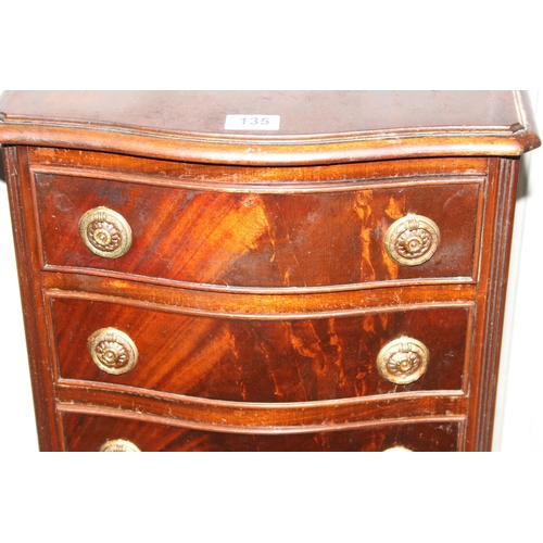 135 - A pair of Georgian style 4 drawer bedside cabinets standing on cabriole legs, approx 75cm tall x 41c... 