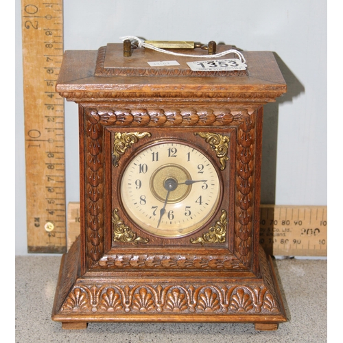 1353 - An early 20th century oak cased mantel clock with key