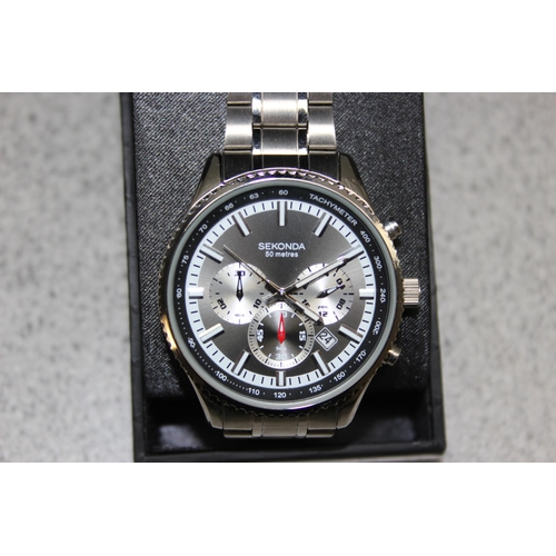 1359 - An Accurist MS780 Pro Timer Chronograph watch and a boxed Sekonda watch (2)