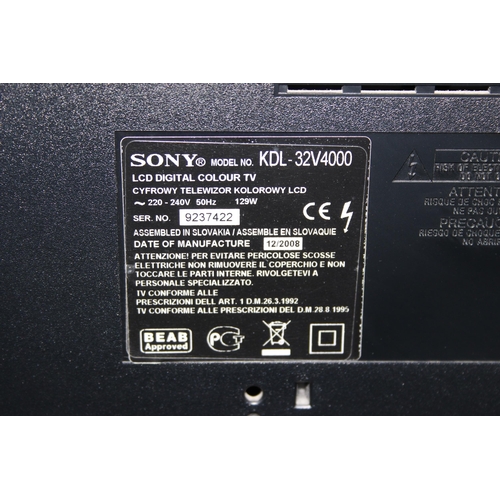 810 - Sony Bravia 32 inch TV with remote