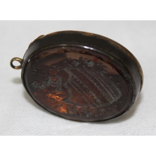 1137 - A mounted intaglio fob seal of a heraldic shield, approx 30mm tall, with gold plated back