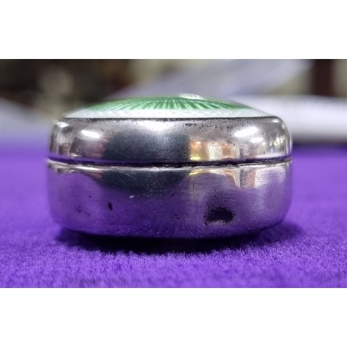 1035 - 2 small silver pill boxes, one with enamel top marked for Birmingham 1912 & the other with import ma... 