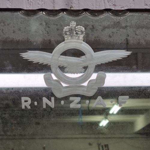 1434 - A retro clip framed mirror with RNZAF (Royal New Zealand Air Force) engraving and applied plaque, Pr... 