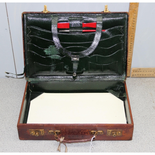 291 - A small vintage leather travelling writing case with key