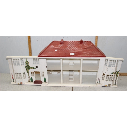 1501 - A vintage 1950's dolls house