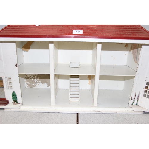 1501 - A vintage 1950's dolls house