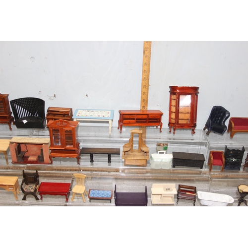 1503 - A large qty of assorted vintage and later dolls house furniture and accessories