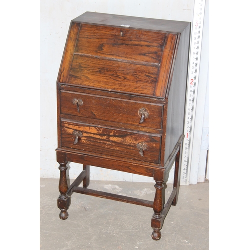 61 - A small early 20th century oak bureau, approx 51cm wide