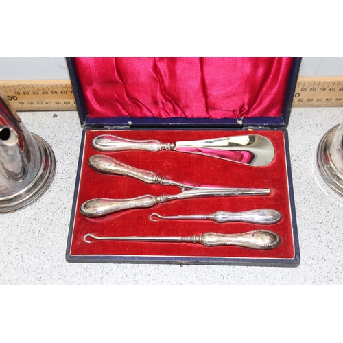 1007 - A boxed silver plated glove stretcher and shoe horn set, a pair of silver plated coffee pots and a s... 