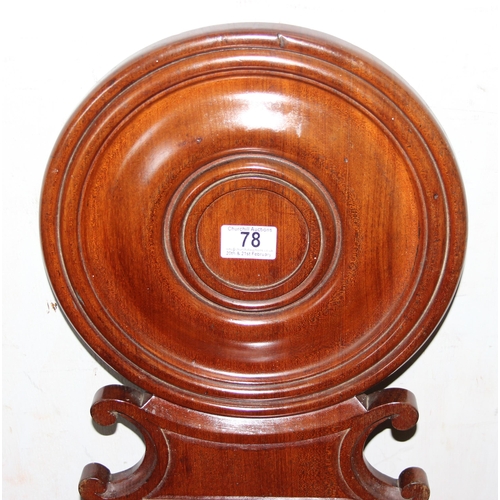 78 - A 19th century mahogany hall chair with circular back