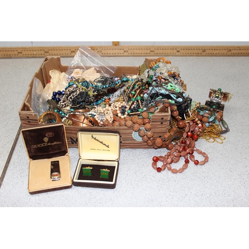 1115 - Qty of assorted costume jewellery, approx 3.9kg gross