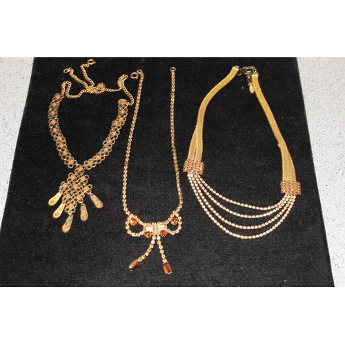 1118 - A large qty of assorted costume jewellery, much vintage gold plated etc