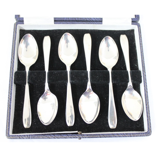 1015 - A boxed set of 6 silver spoons, Sheffield 1957 by Viners, approx 83.12g gross