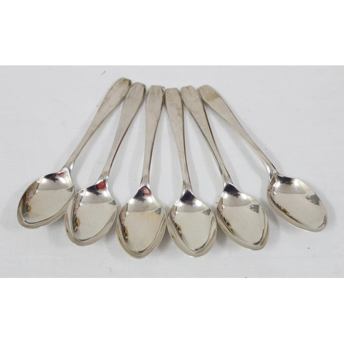 1015 - A boxed set of 6 silver spoons, Sheffield 1957 by Viners, approx 83.12g gross