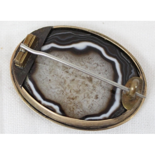 1106 - An antique gold mounted agate brooch, approx 35mm wide, mount unmarked but XRF tested approx 10ct go... 