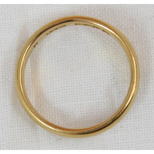 1121 - 22ct gold wedding band ring, Chester 1939, approx size O, approx 4.08g gross