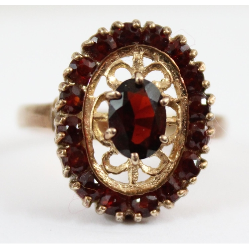 1126 - 9ct gold ring with a retro garnet setting, approx size P, approx 4.96g gross