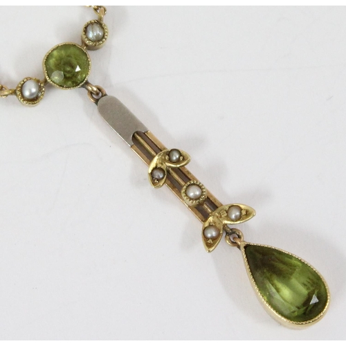 1162 - An Edwardian 15ct gold Art Nouveau pendant set with seed pearls and peridot, on 15ct gold chain, app... 