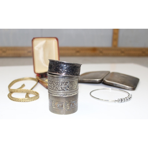 1013 - Silver cigarette case and a silver napkin ring, gross weight approx 94.96g, 2 silver plated napkin r... 