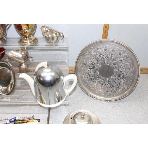 1014 - Box of assorted silver plated items and other metalwares, approx 8kg gross