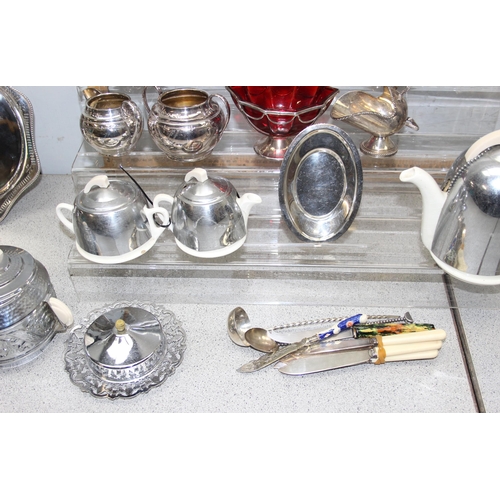 1014 - Box of assorted silver plated items and other metalwares, approx 8kg gross