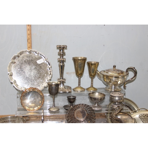 1023 - A large qty of assorted antique and later silver plated items, approx 6kg gross