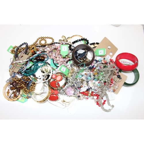 1137 - Qty of assorted costume jewellery, approx 1.7kg gross